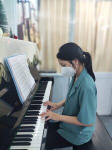 dạy đàn piano bình chánh