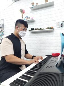 lớp piano người lớn bình chánh